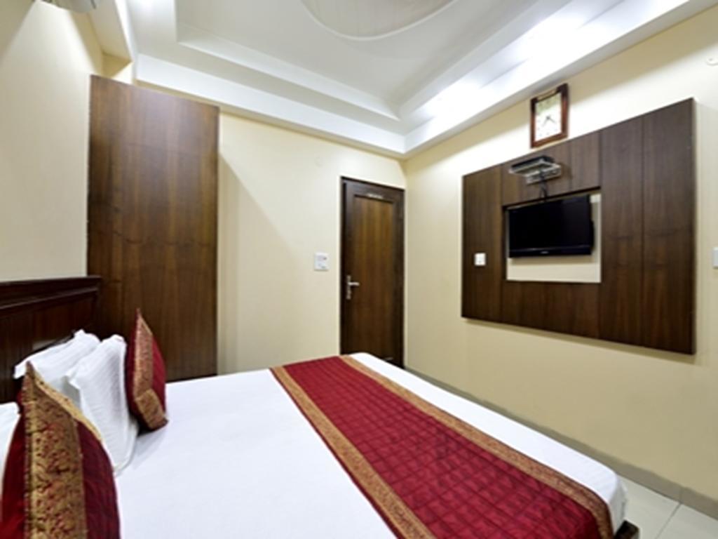 Hotel Gaylord International - Нью-Дели Экстерьер фото